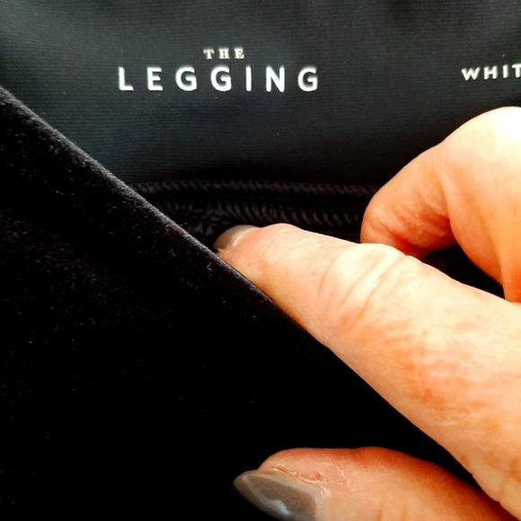 WHBM - THE LEGGING - Beautiful black velvet-like leggings for women - Size: L - Picture 3 of 10